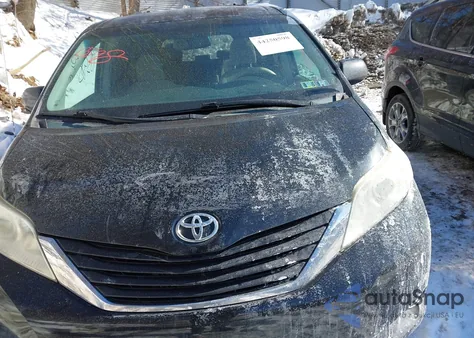 2013 Toyota Sienna Le 7 Passenger z USA, uszkodzony, nr VIN 5TDJK3DC3DS068882